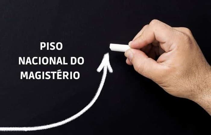 Imagem da notícia: Sintet afirma que prefeita Fátima Coelho descumpre acordo e não paga o reajuste do piso do magistério