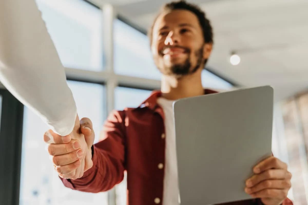 Foto da notícia: Sine seleciona currículos para novas oportunidades de safristas e vendedores em Guaraí