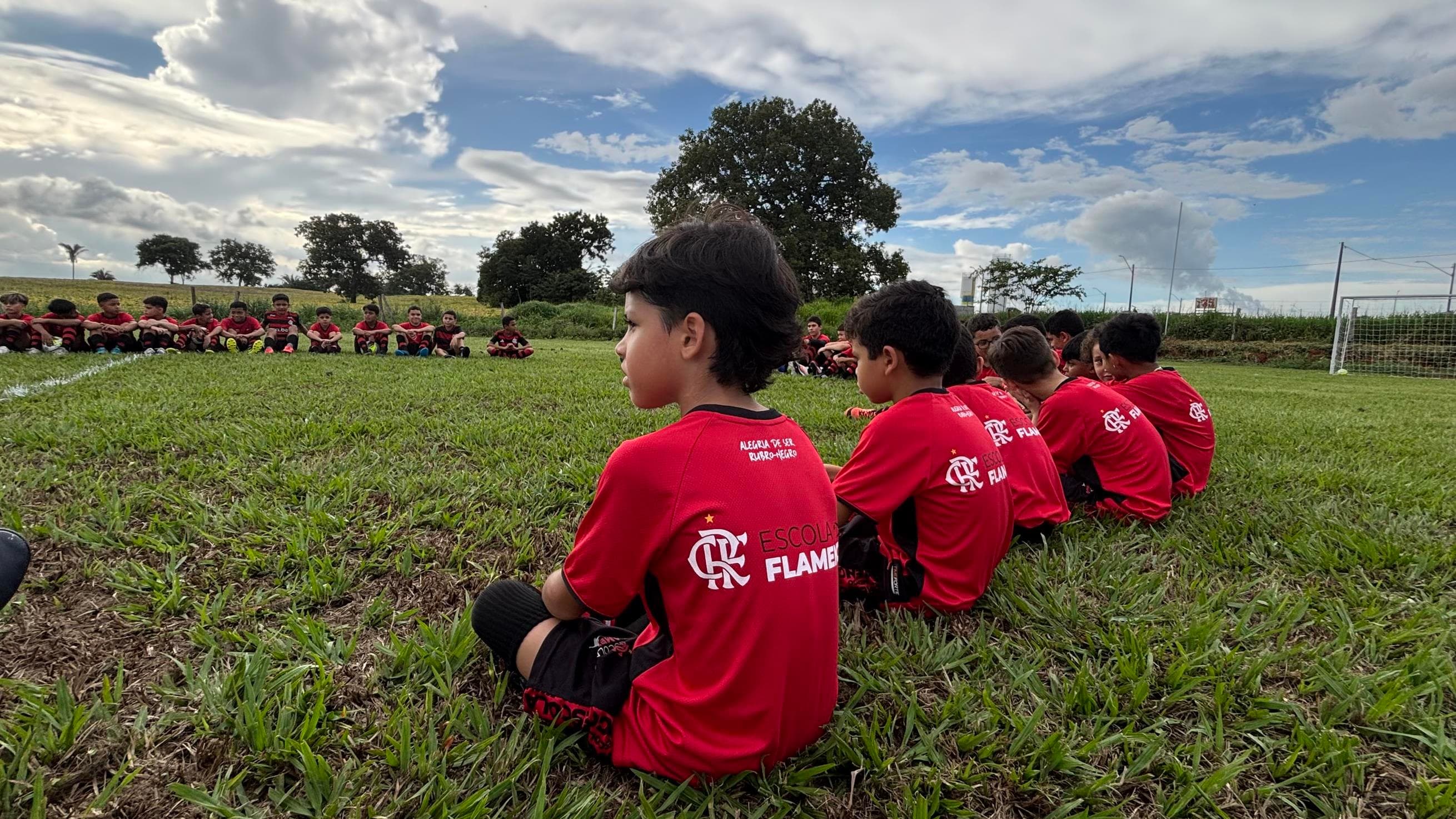 Foto da notícia: Escola do Flamengo inaugura em Guaraí; franquia vai atuar com formação do Sub-7 até o Sub-15