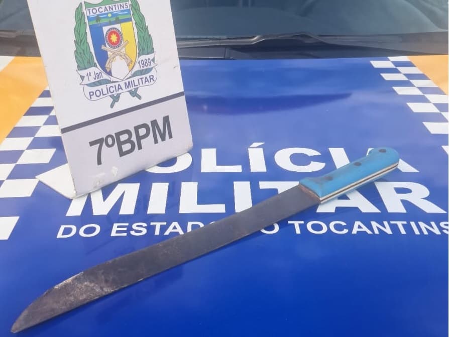 Imagem da notícia: Homem é preso pela PM em Guaraí por agredir companheira; facão usado no crime foi apreendido