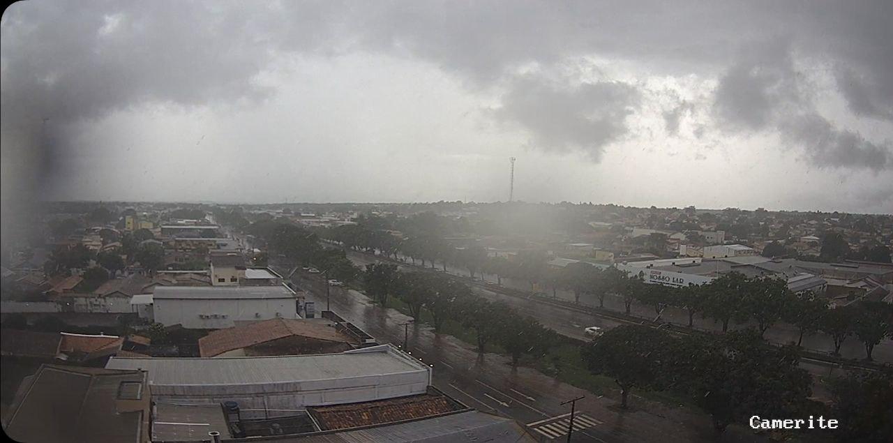 Imagem da notícia: Chuva forte volta a causar alagamentos em Guaraí; veja alguns vídeos gravados por moradores