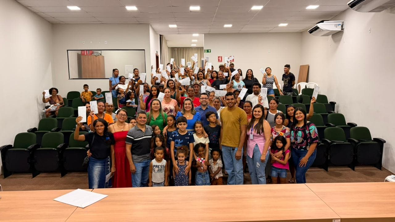 Foto da notícia: Cartão ‘AlimenTO’ entregue em Guaraí beneficia 70 famílias com crédito mensal de R$ 250,00