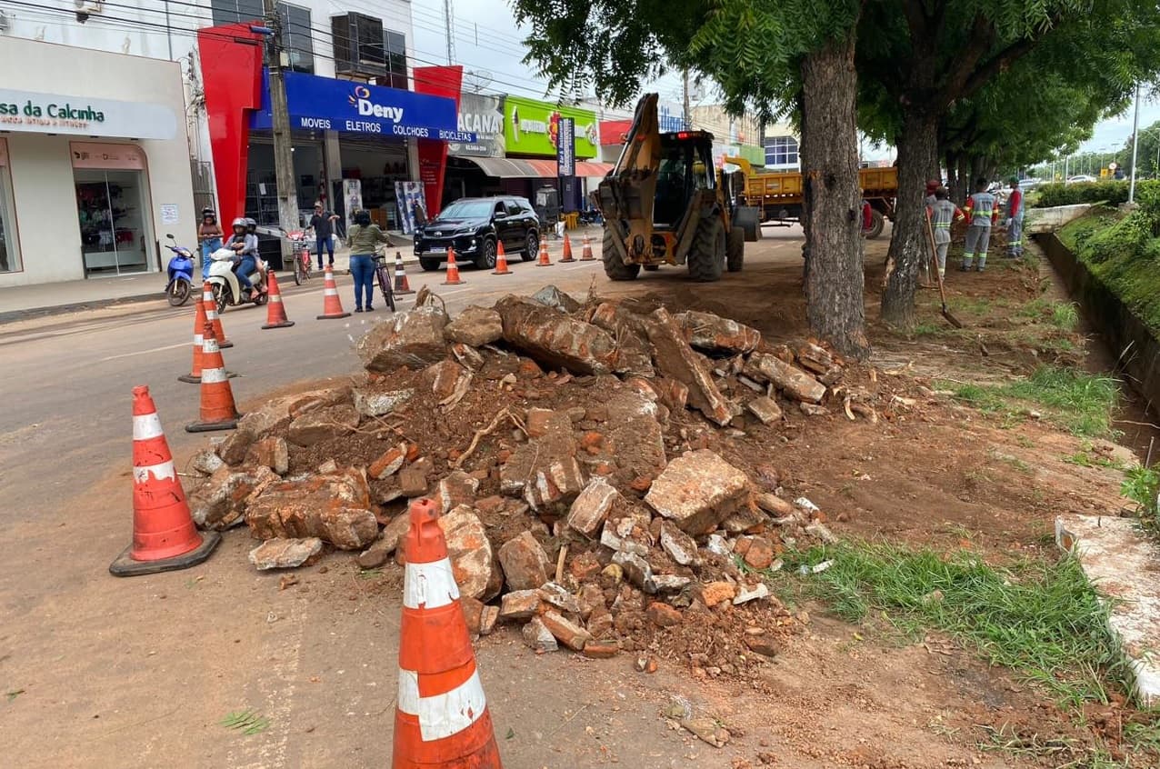 Foto da notícia: DNIT inicia reparos em galeria que desmoronou em Guaraí; trecho é afetado por alagamentos