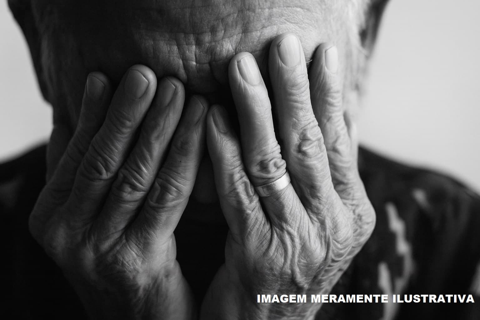 Foto da notícia: PM confirma afastamento de policial militar que agrediu idoso; defesa da vítima se manifestou