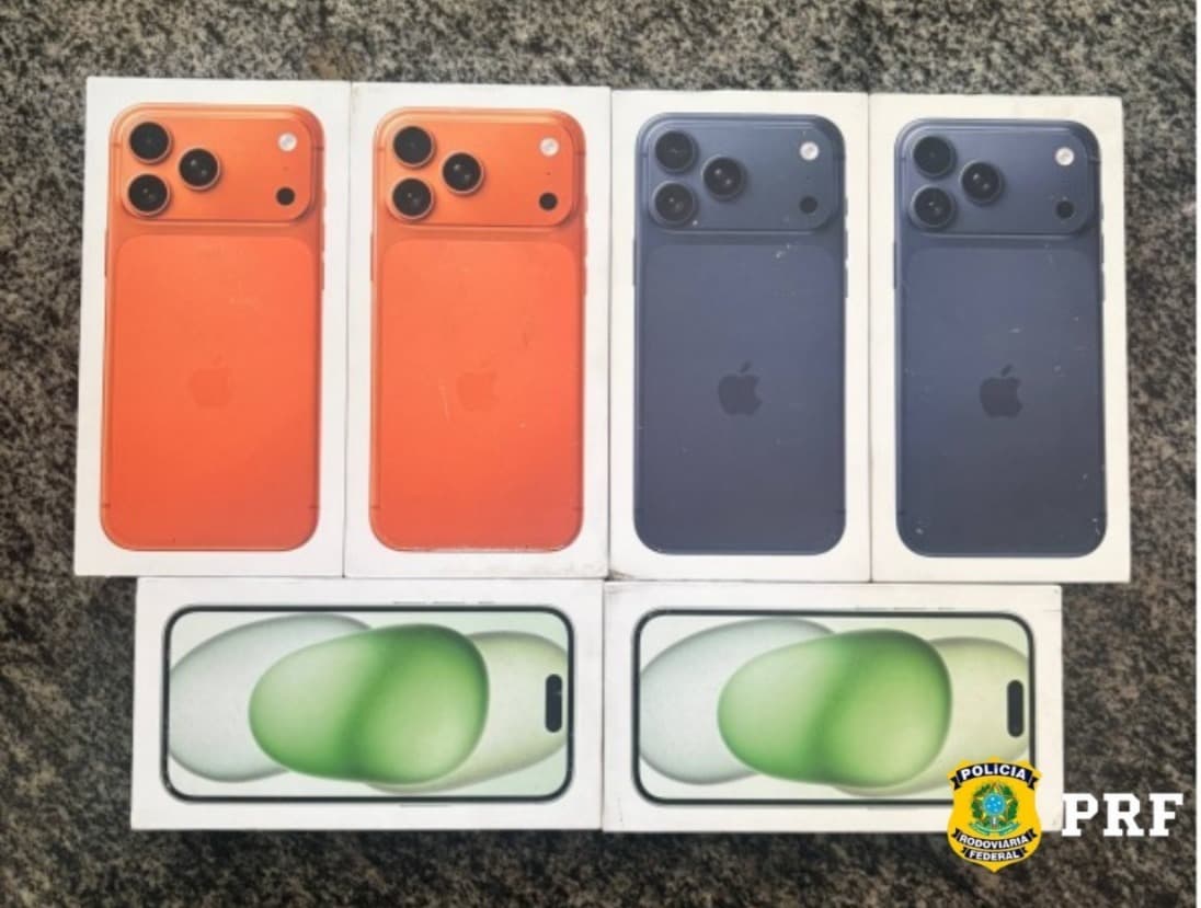 Foto da notícia: PRF apreende iPhones caros e cigarros eletrônicos durante fiscalização voltada a uso cinto em Guaraí
