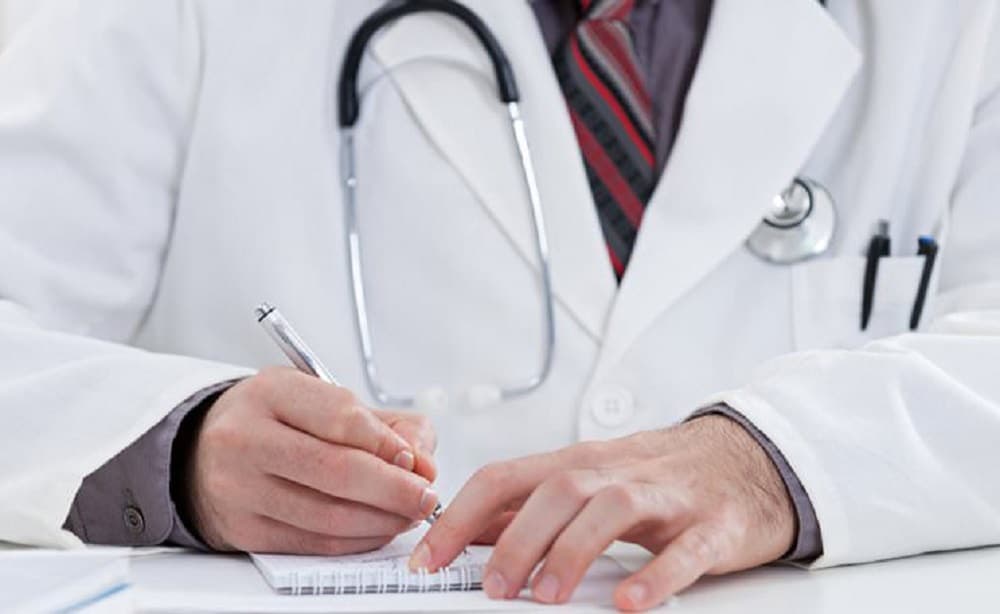 Imagem da notícia: Vaga para médico continua sendo ofertada em Guaraí, com remuneração de até R$ 13,8 mil