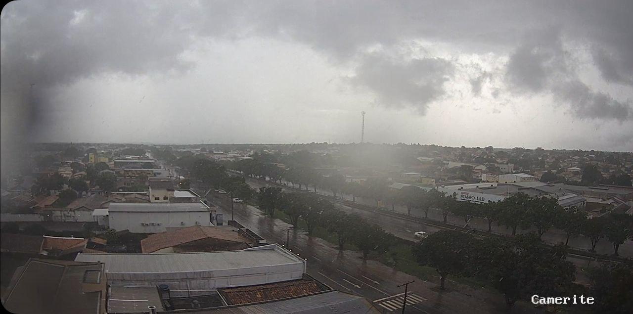 Chuva forte volta a causar alagamentos em Guaraí; veja alguns vídeos gravados por moradores