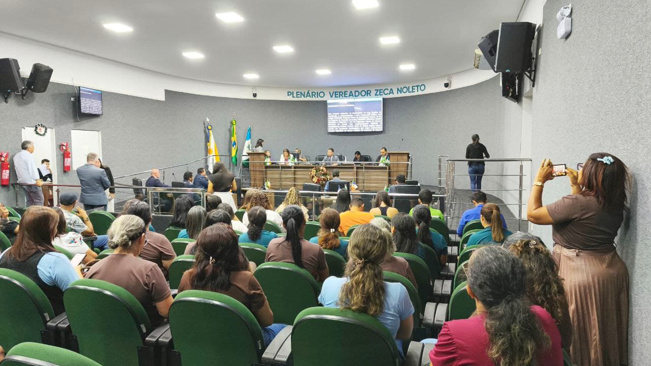 Foto da notícia: Pressão dos servidores na Câmara de Guaraí garante aprovação de duas emendas nos PCCR´s