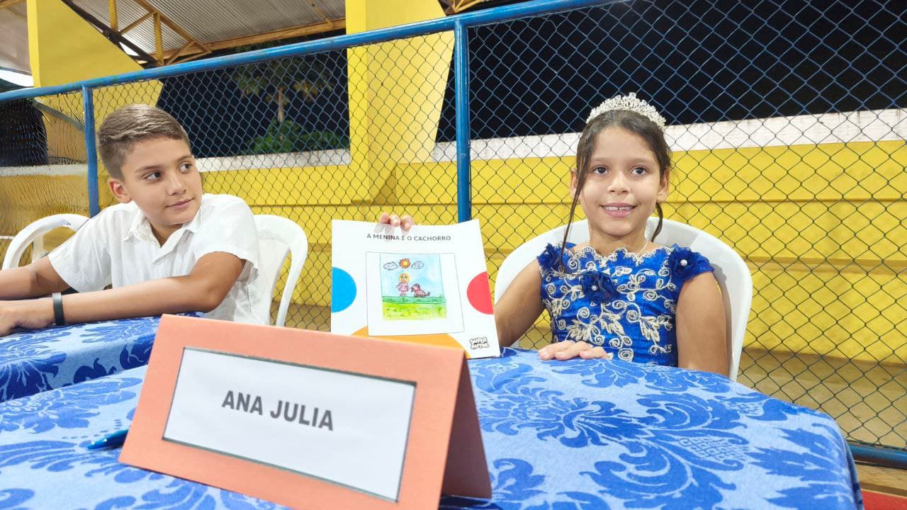 Imagem da notícia: Noite de autógrafos celebra autores mirins no Leôncio Miranda; mais de 280 publicaram livros