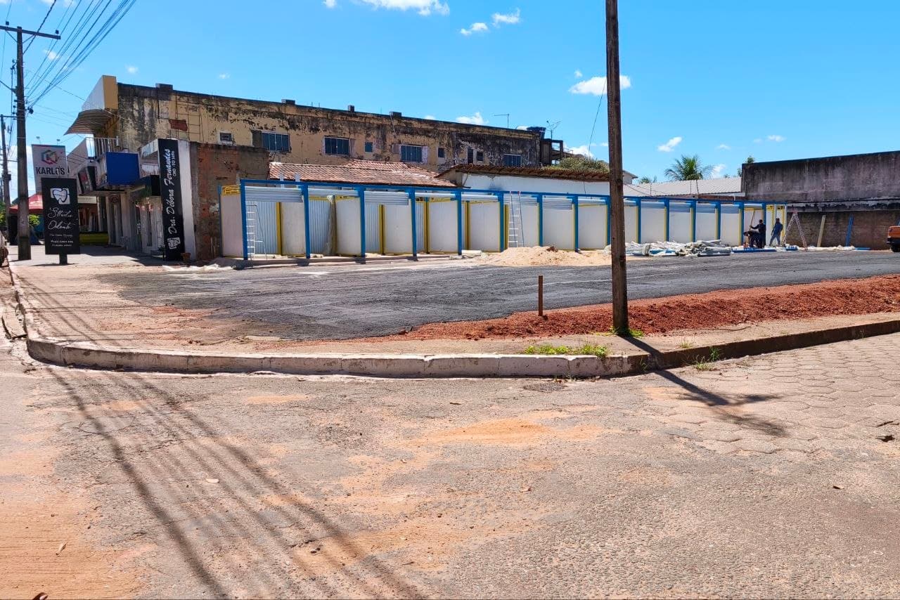 Imagem da notícia: Estrutura para ambulantes chama atenção em Guaraí; edital vai definir quem ocupara espaço