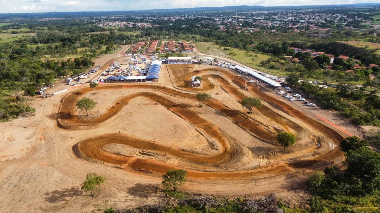 Imagem da notícia: Competição de motocross, com chancela da FMT, atrai grande público em Guaraí; foram 11 categorias