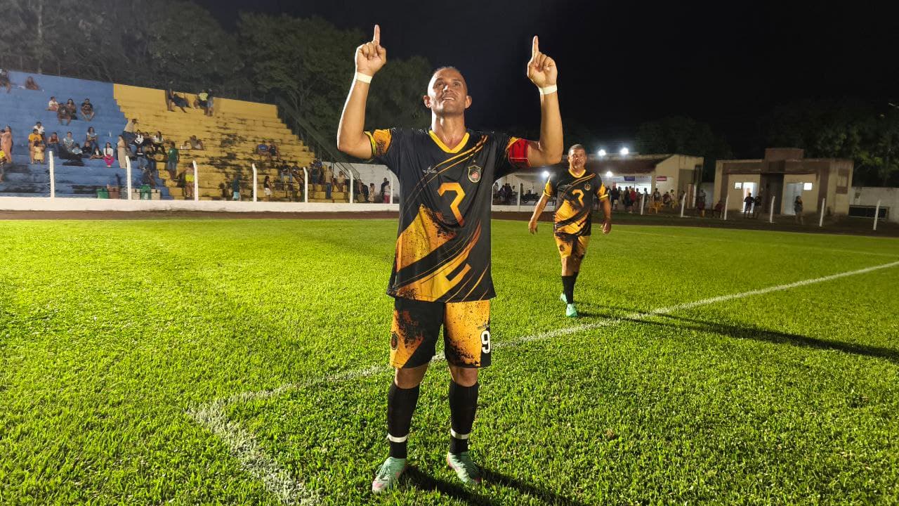 Imagem da notícia: Lobão máster atropela Colméia no Delfinão (5x0) com ‘hat-trick’ de Pedro Panca, agora com 11 gols