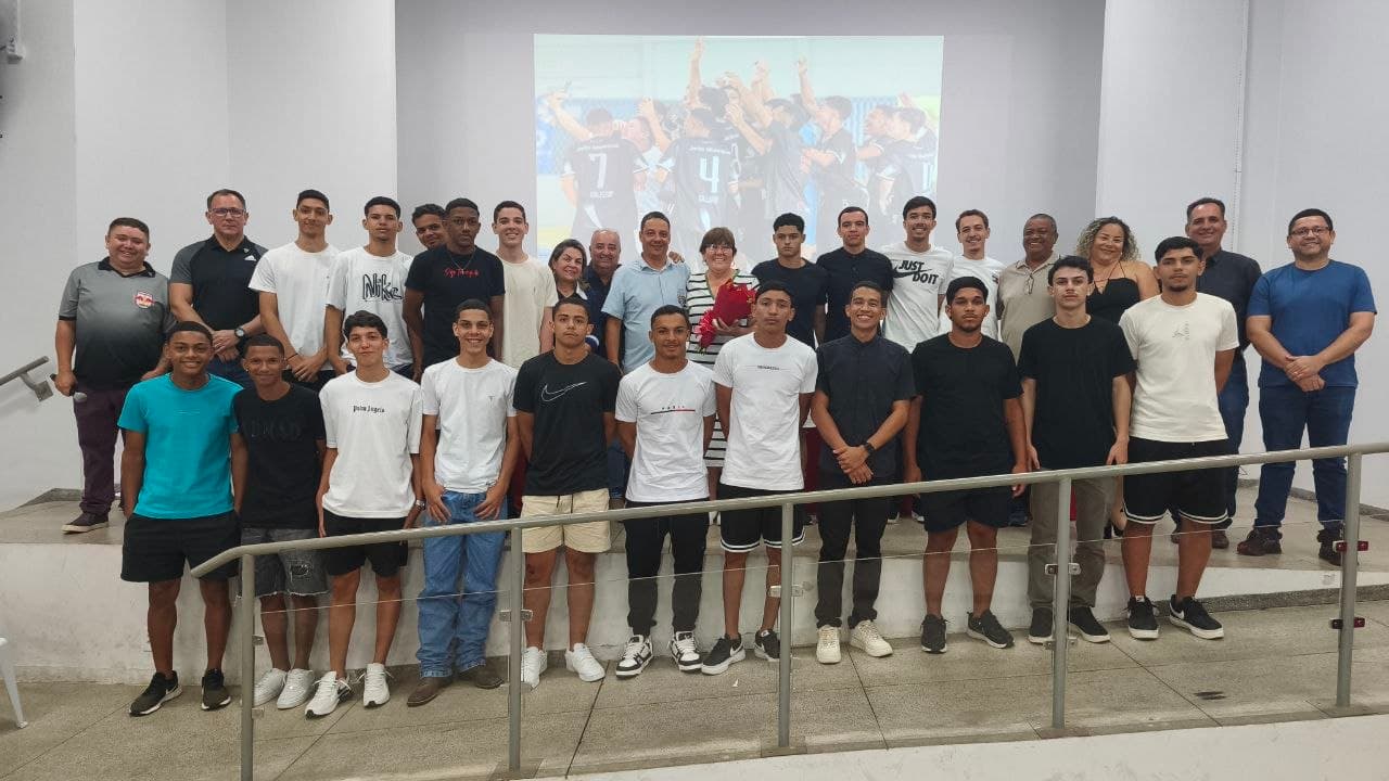 Foto da notícia: Durante jantar, Jeito Muleque apresenta elenco para disputa da Taça Brasil Sub-18 em Brasília-DF