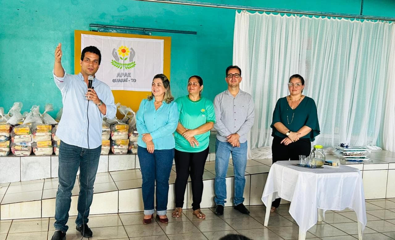 Imagem da notícia: Irajá entrega cestas básicas em Guaraí arrecadadas durante “Futebol Solidário” em Palmas
