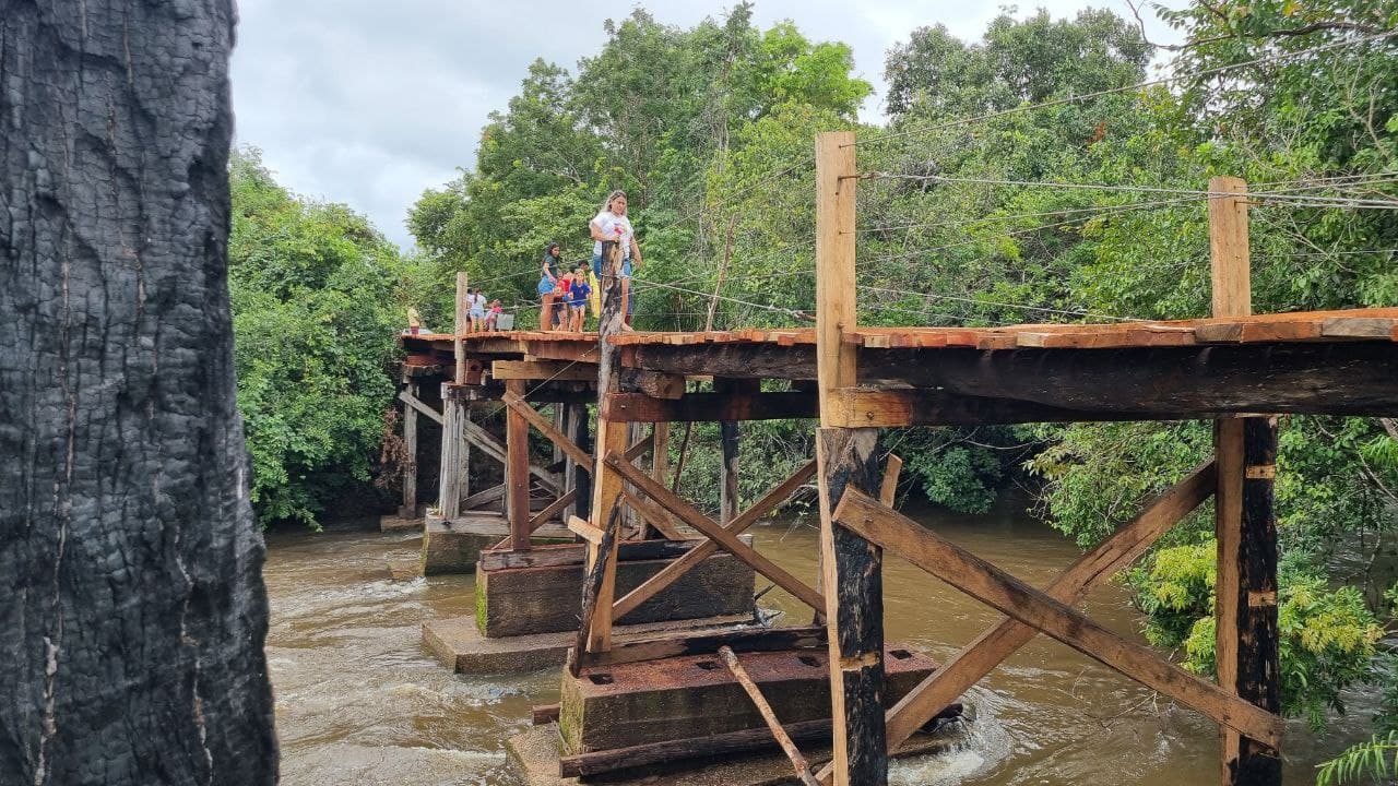Imagem da notícia: Assinada ordem de serviço para ponte (Guaraí/Tupiratins), incendiada e refeita por moradores
