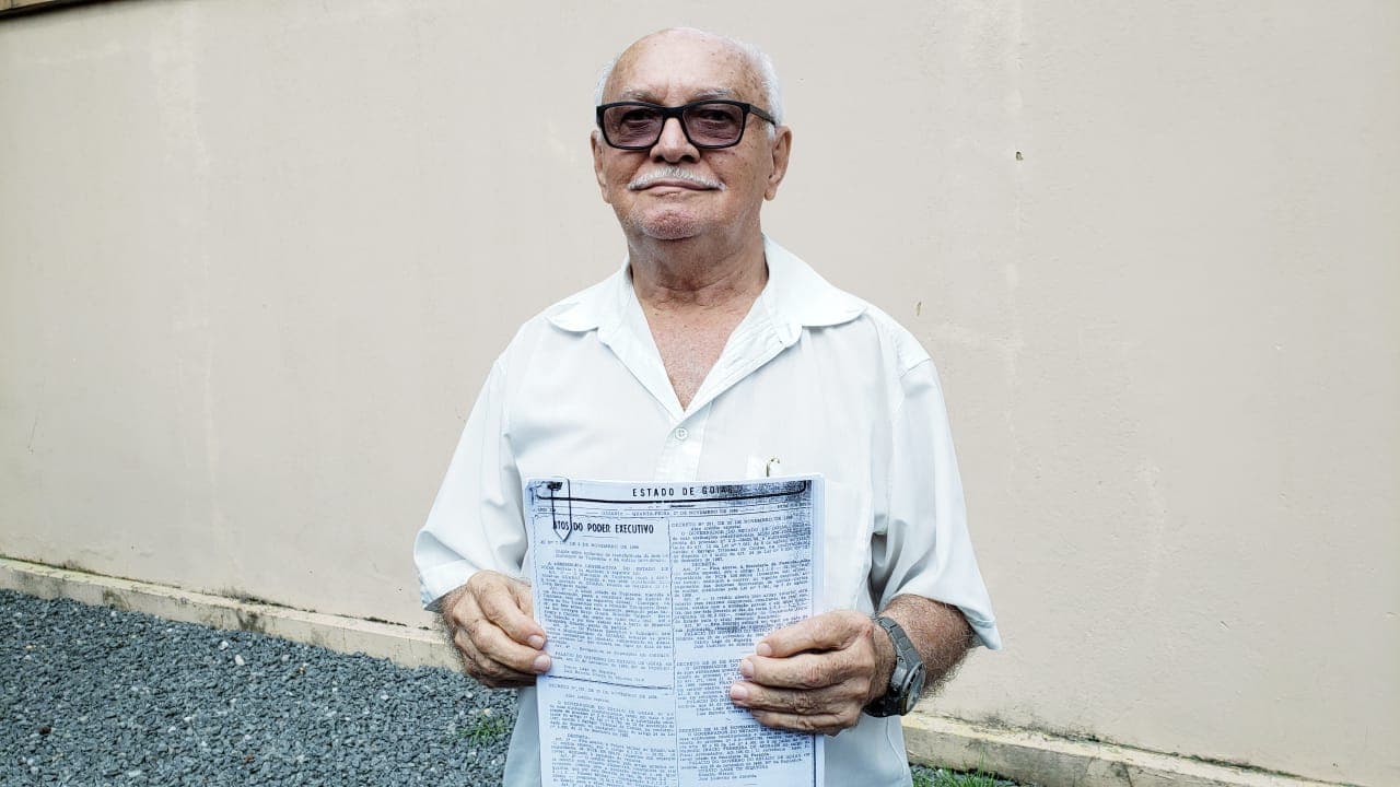 Imagem da notícia: 1º vice-prefeito de Guaraí apresenta documento com a verdadeira data de criação do município