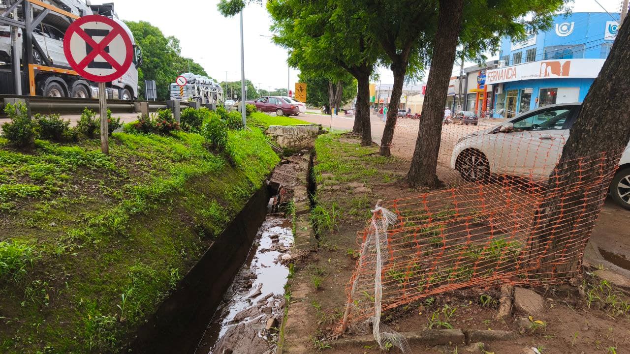 Imagem da notícia: Desmoronamento de galeria pluvial em Guaraí gera preocupação; trecho já é afetado por alagamentos