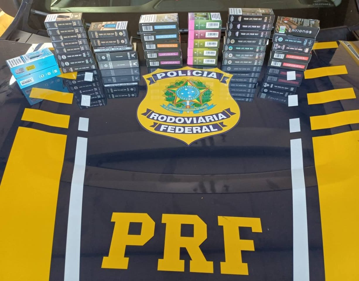 Imagem da notícia: No fim de semana, PRF localiza cigarros eletrônicos e prende foragidos por pensão e roubo em Guaraí