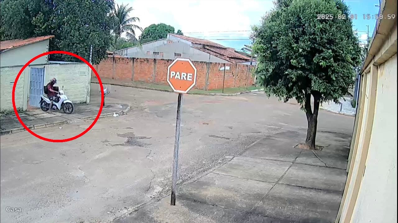 Imagem da notícia: Homem invade casa no Jardim Brasília, ameaça moradora com faca e leva Biz, entre outros itens