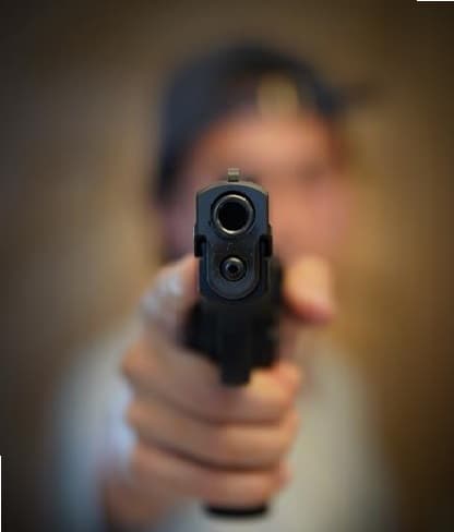 Imagem da notícia: Empresário é executado com três tiros em Guaraí; garupa de moto desceu atirando no comerciante