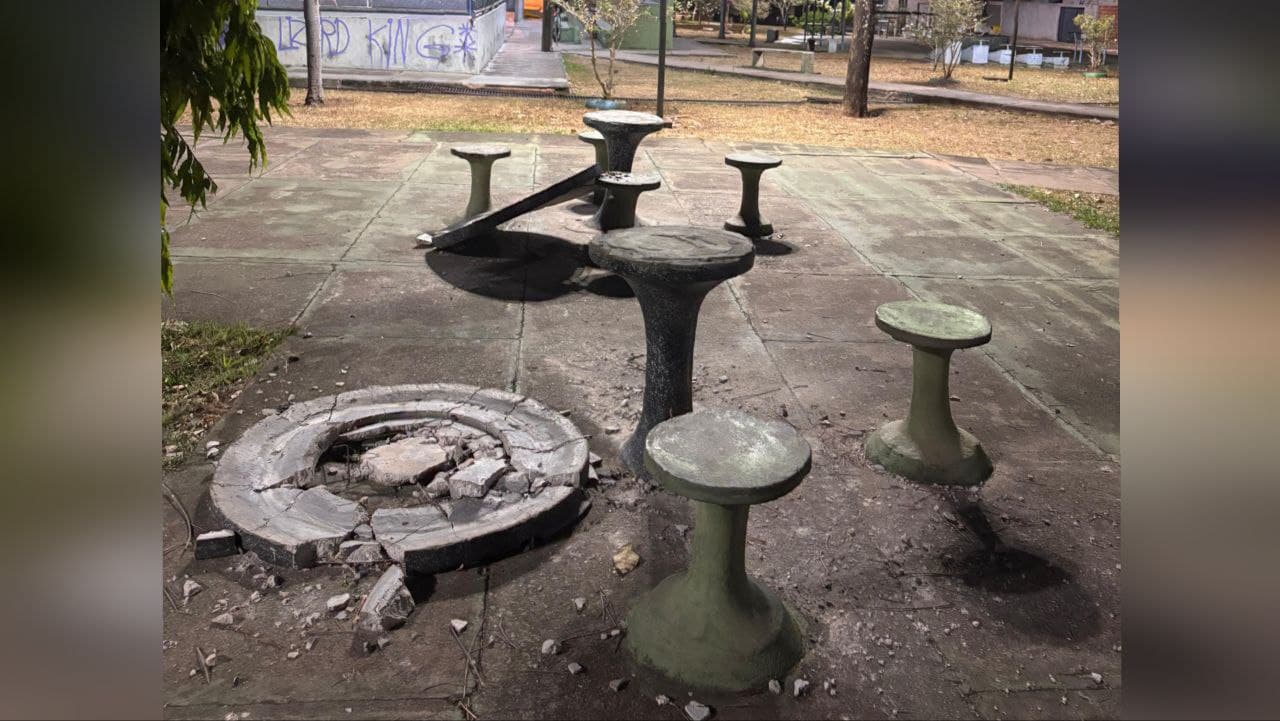 Imagem da notícia: Mesas de praça são destruídas; iniciativa de conselho pretende reduzir vandalismo em Guaraí