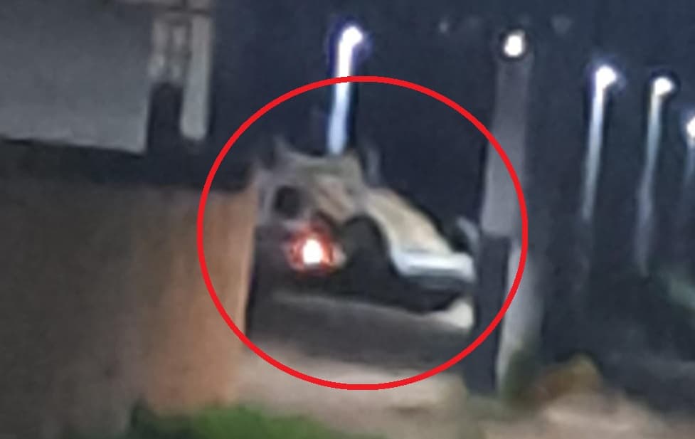 Imagem da notícia: Servidor tomba viatura no pátio da Unidade Penal de Guaraí; ele foi socorrido por colegas