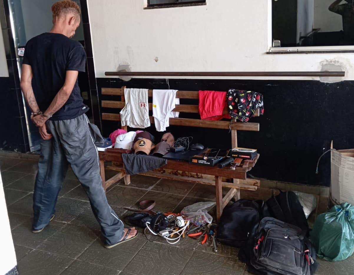 Foto da notícia: PM prende hóspede de hotel que teria envolvimento com furtos praticados no município de Guaraí