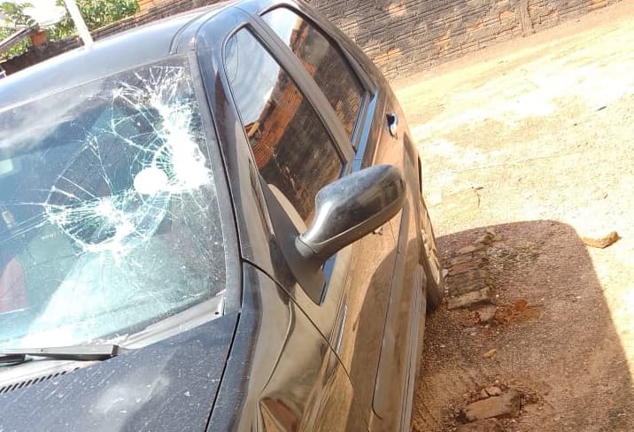 Imagem da notícia: Preso pela PM, homem agrediu ex-mulher, nora e ainda depredou casa e carro da vítima em Guaraí