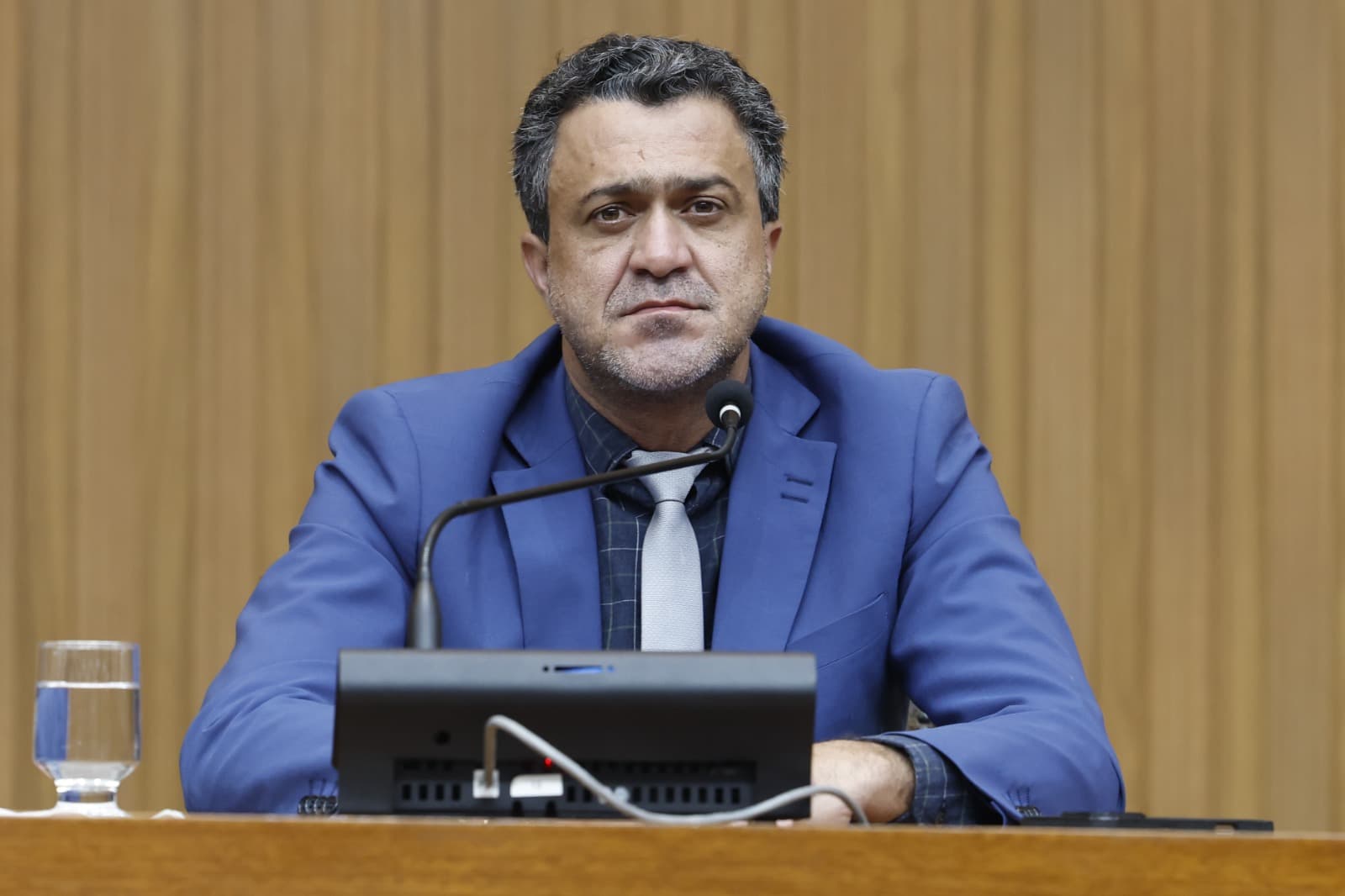 Imagem da notícia: Deputado Luciano cobra continuidade de obra paralisada há quase 5 anos em hospital de Guaraí