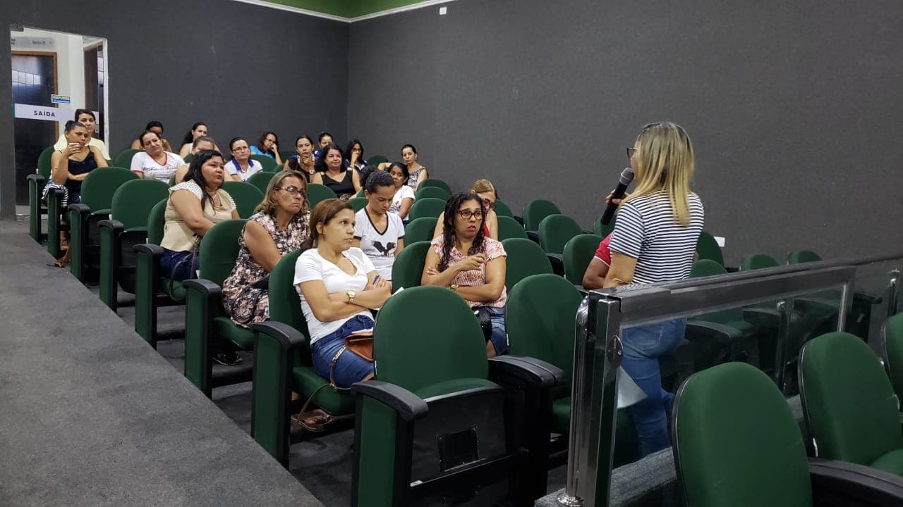Imagem da notícia: Com baixa presença, educadores de Guaraí voltam a debater pauta de reivindicações