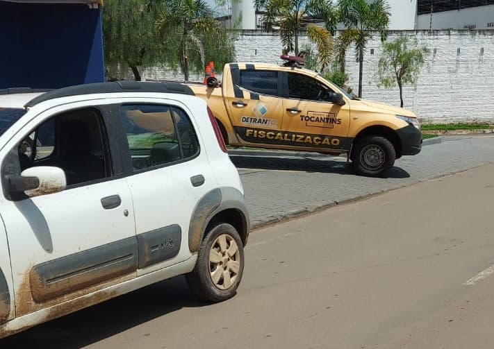 Imagem da notícia: Agentes removem veículo com 109 multas em Guaraí, sendo 107 por excesso de velocidade