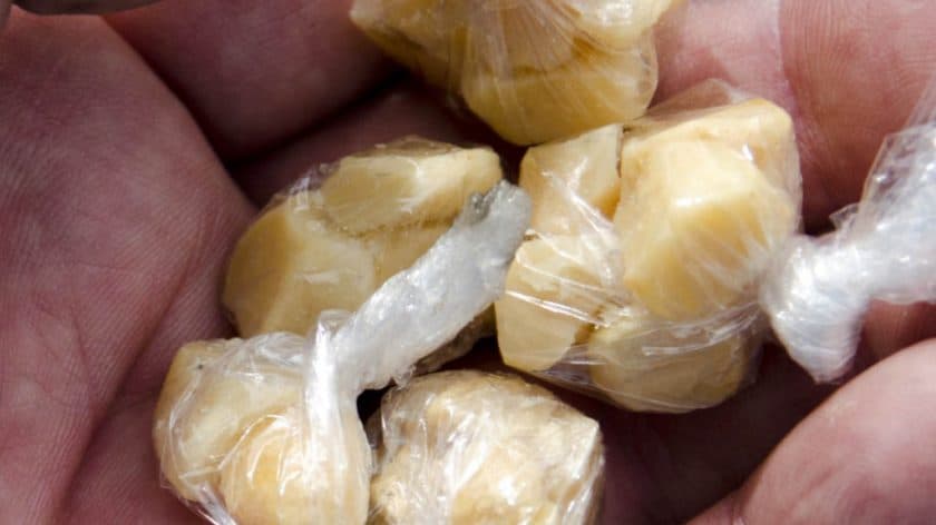 Imagem da notícia: Durante patrulhamento de rotina, PM apreende adolescente com 13 pedras crack em Guaraí