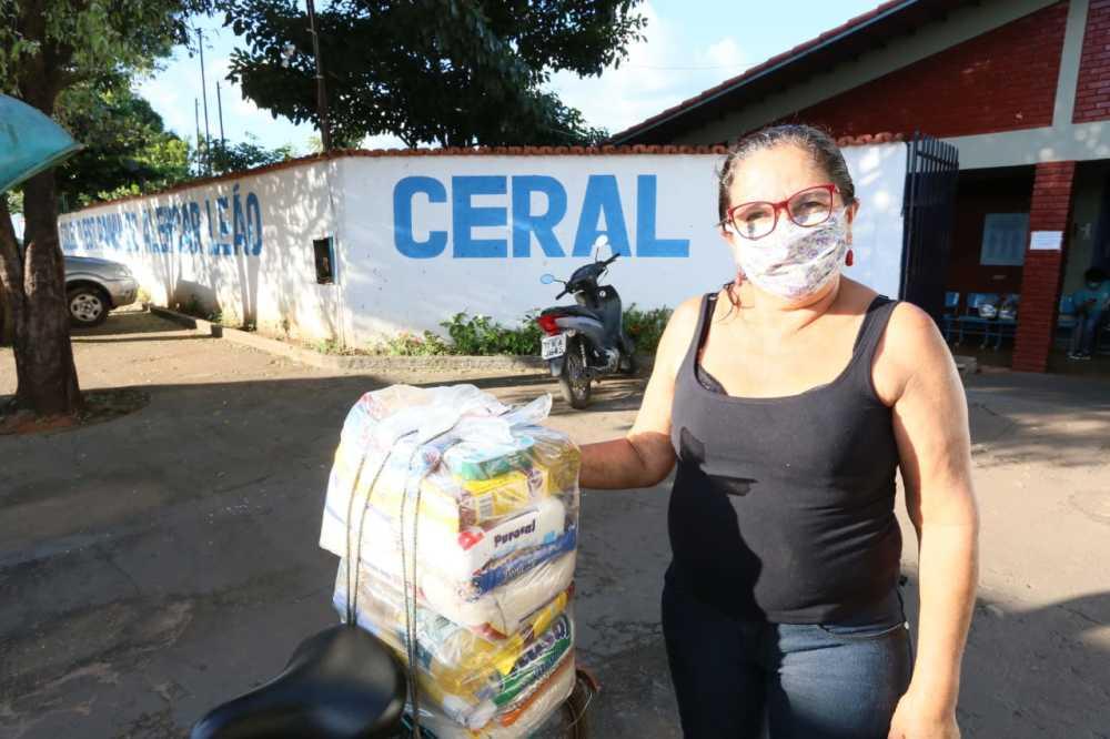Escolas estaduais de Guaraí recebem kits com alimentos e produtos de higiene pessoal