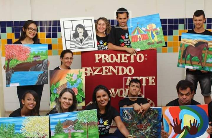 Colégio de Guaraí promove exposição com obras produzidas por alunos do ensino especial