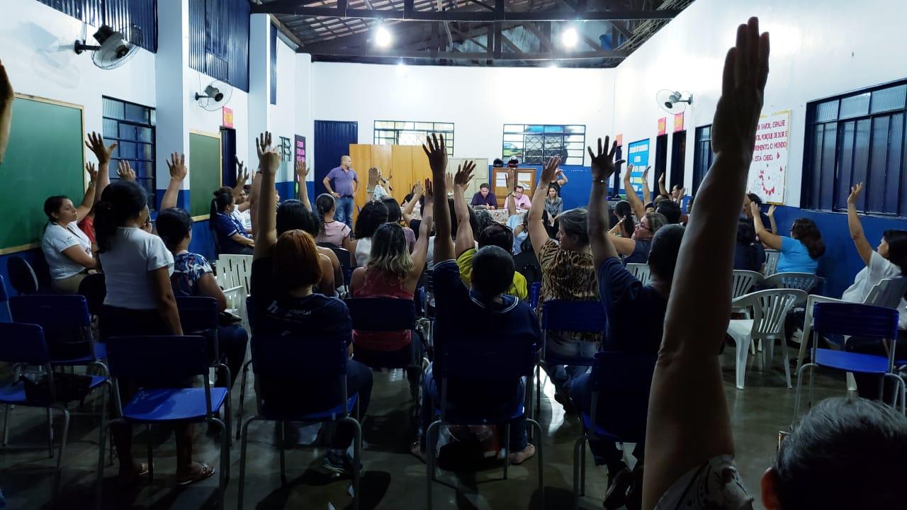 Reunião entre educadores e prefeitura de Guaraí termina sem acordo; estado de greve continua