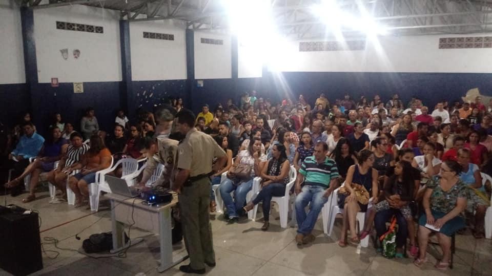 Reunião com os pais de alunos apresenta regras e padrões do Colégio Militar de Guaraí
