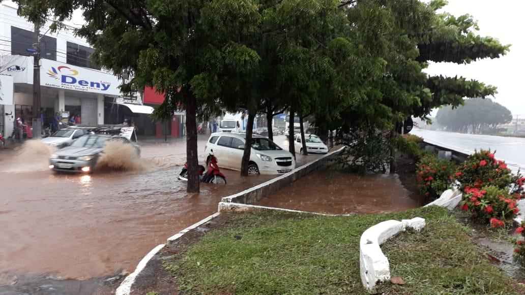 Chuva intensa, mais de 170 milímetros, provoca alagamentos em vários pontos de Guaraí