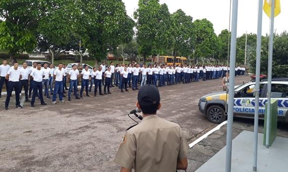 Alunos do Colégio Militar promovem primeira visita oficial na sede do batalhão da PM de Guaraí