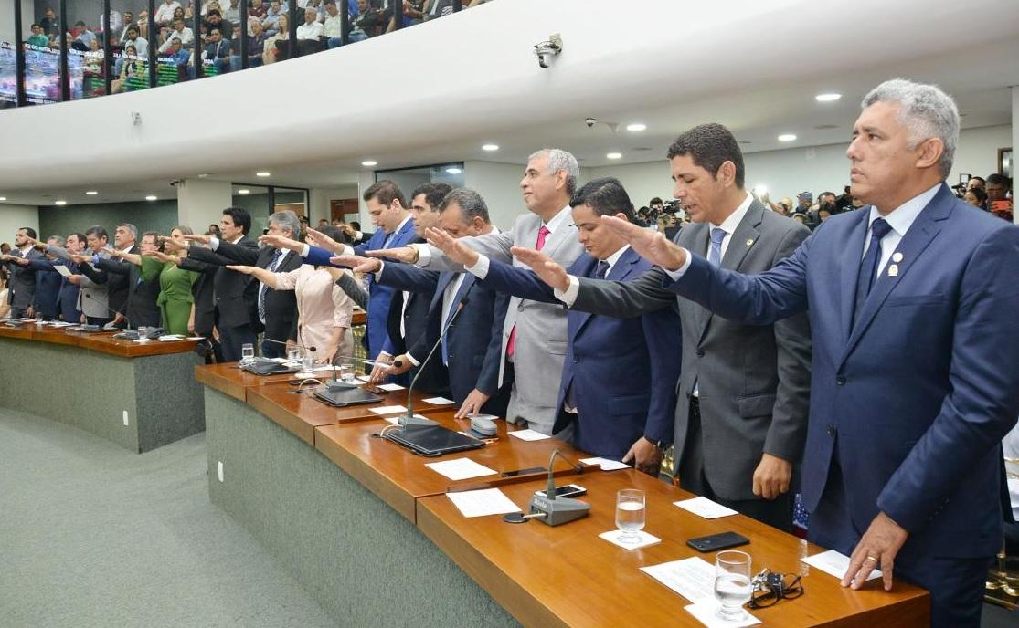 Deputados estaduais eleitos em 2018 tomam posse na Assembleia Legislativa do Tocantins