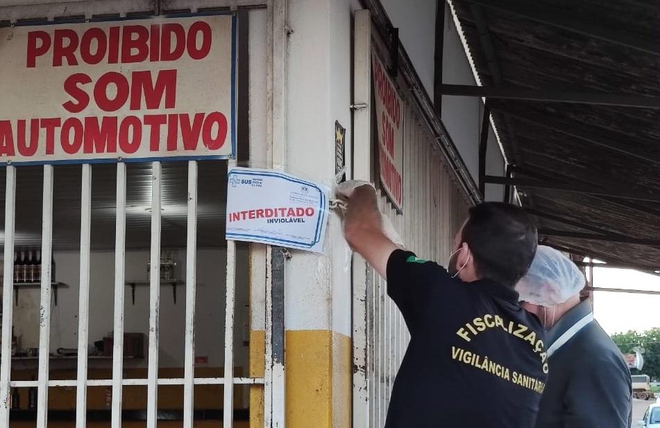 Bar que promovia aglomeração de pessoas é interditado pela Vigilância Sanitária em Guaraí