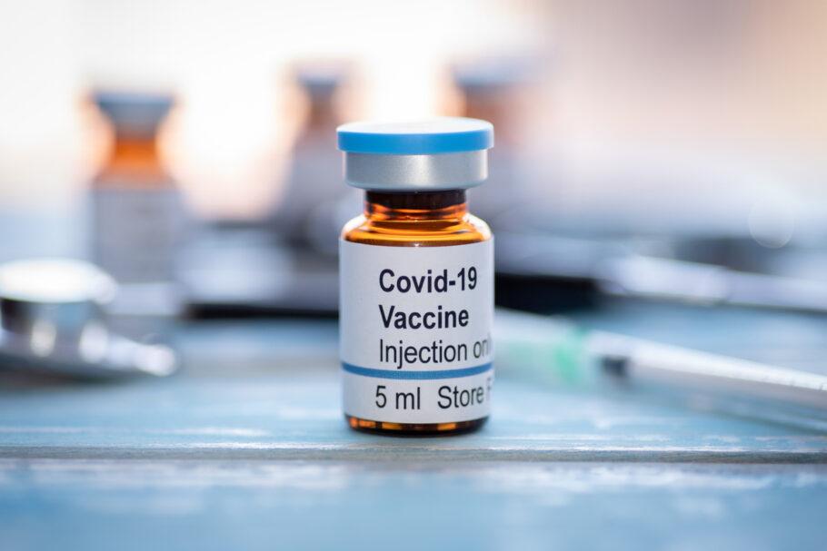 Governo do Brasil vai produzir 30,4 milhões de doses da vacina de Oxford contra a Covid-19