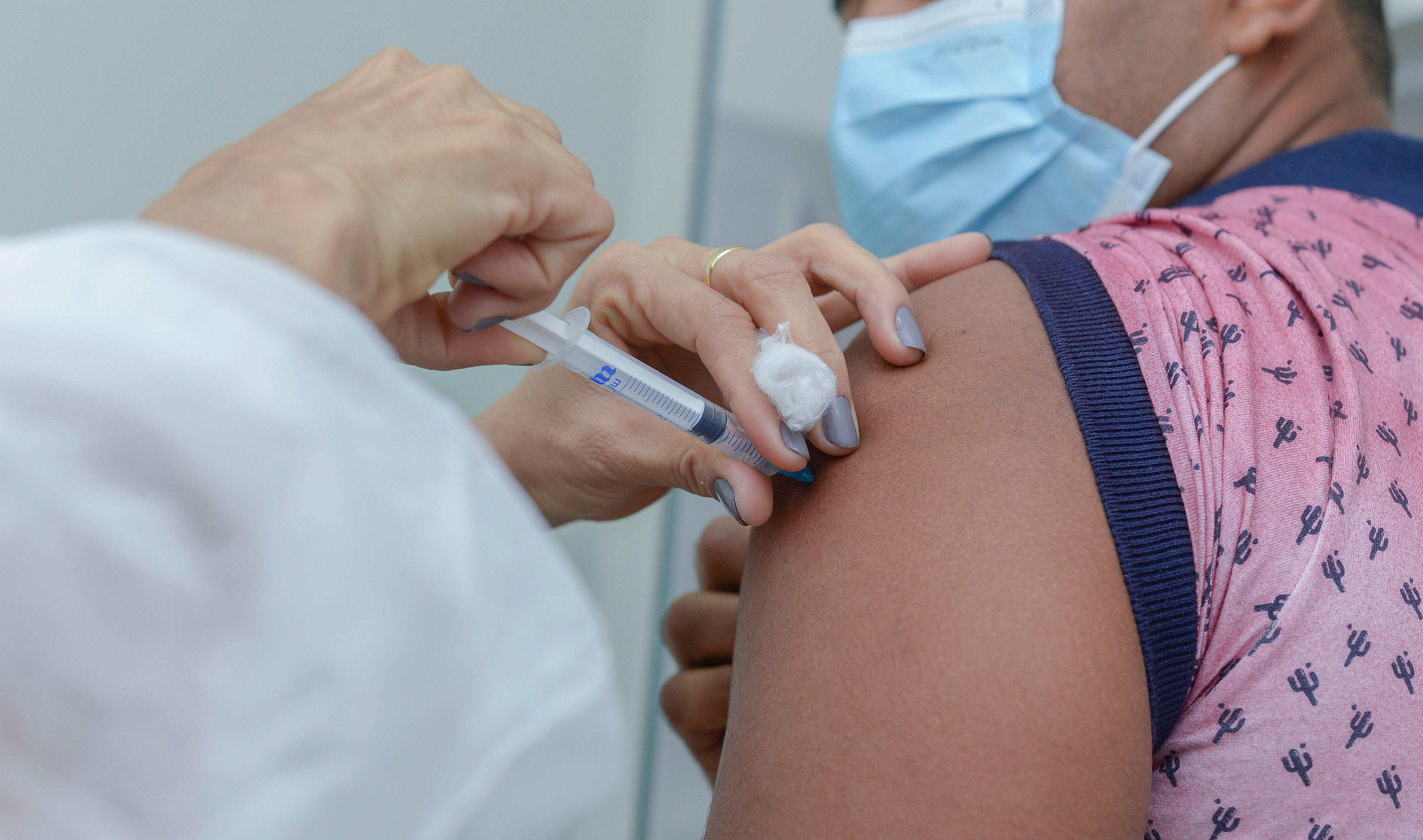 2,3 mil estão com a 2ª dose de vacinas contra Covid-19 atrasada em Guaraí, apontam dados da SES