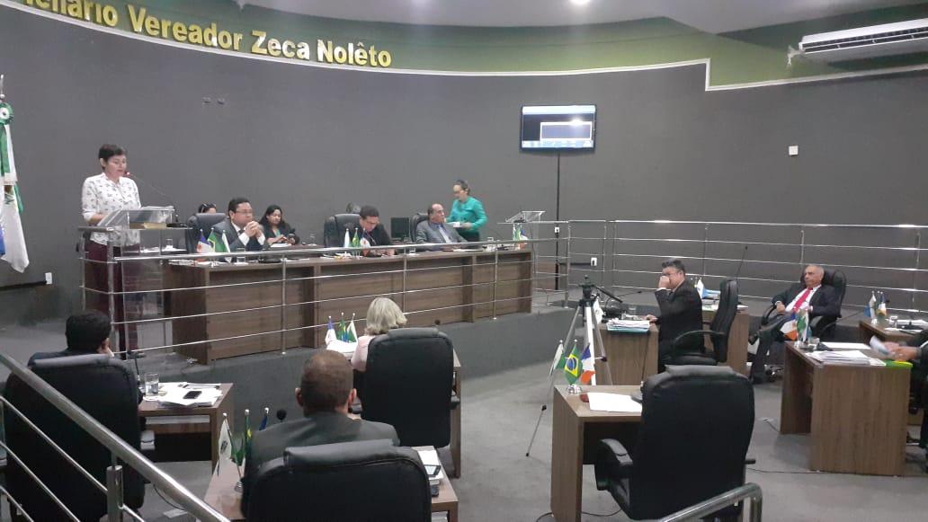 Secretária usa tribuna da Câmara de Guaraí para responder vereador que criticou sua atuação