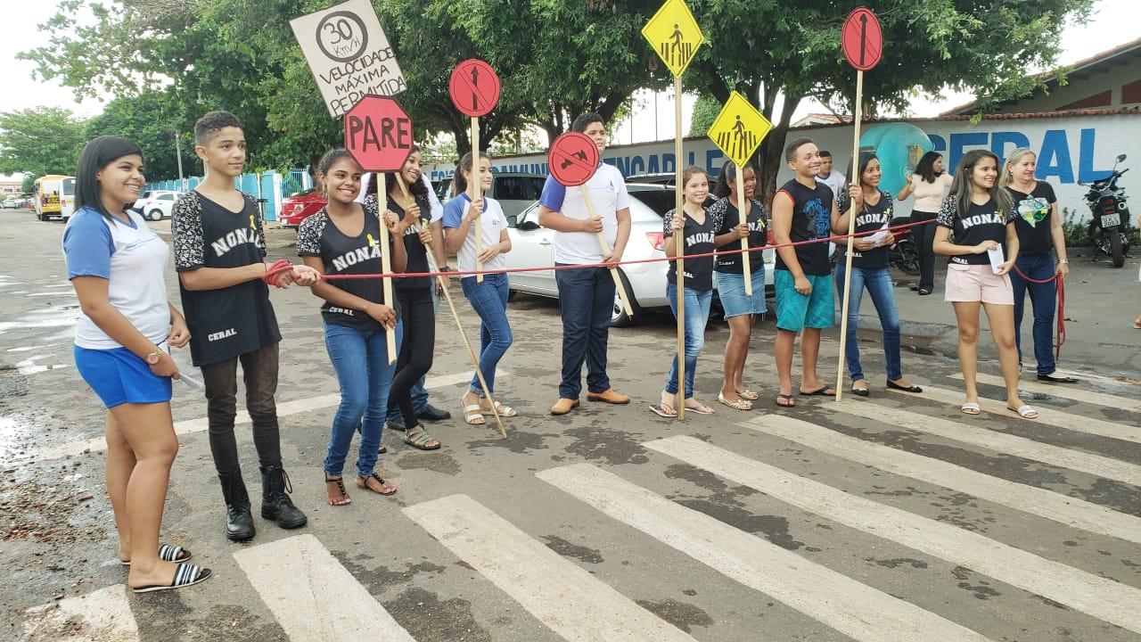 Estudantes cobram sinalização de trecho que no papel já é de mão única desde abril em Guaraí