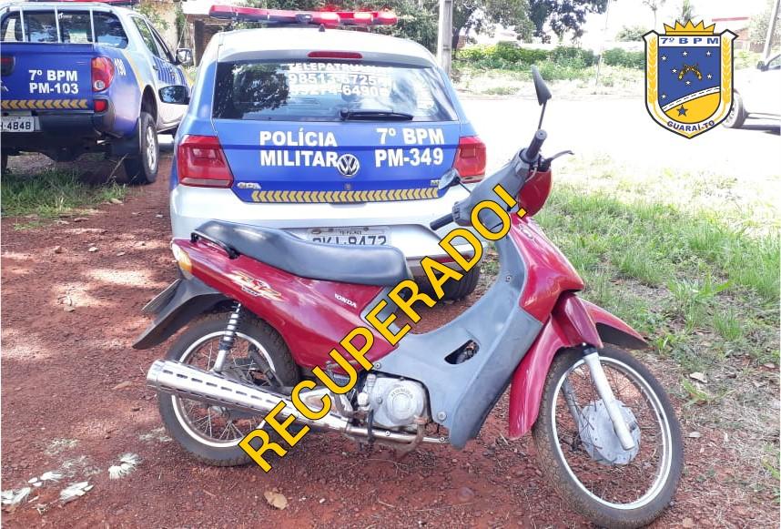 PM recupera Biz em Guaraí; veículo estava escondido em meio a vegetação de um terreno baldio